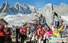 2015����ѩɽ�L(f��ng)���^(q��)�Ӵ��ο͌�ͻ��3000�f�˴�