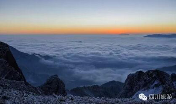 �����Ĵ�������ѩɽ�F����