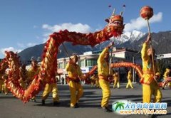 �������Aһ���H ������ζ�鴺��(ji��)�Ļ����(d��ng)�ц���(d��ng)