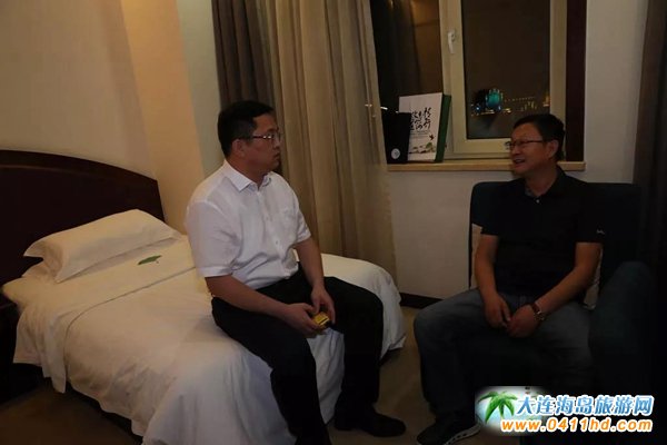 �f������