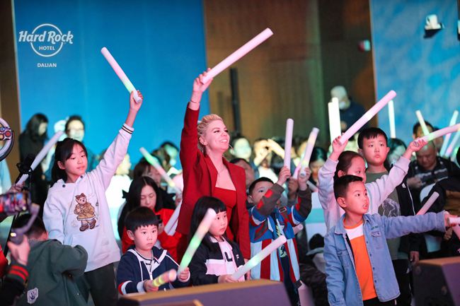 ���B����